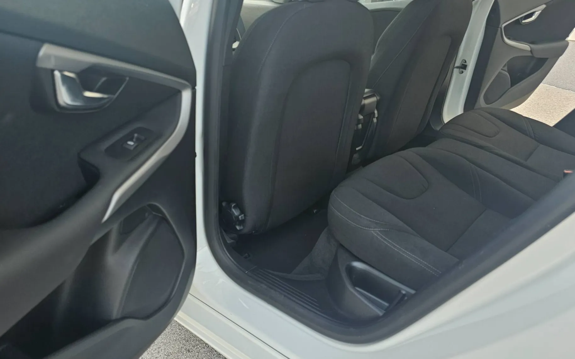 Zunanja slika - Volvo V40 - D2 Kinetic - 13