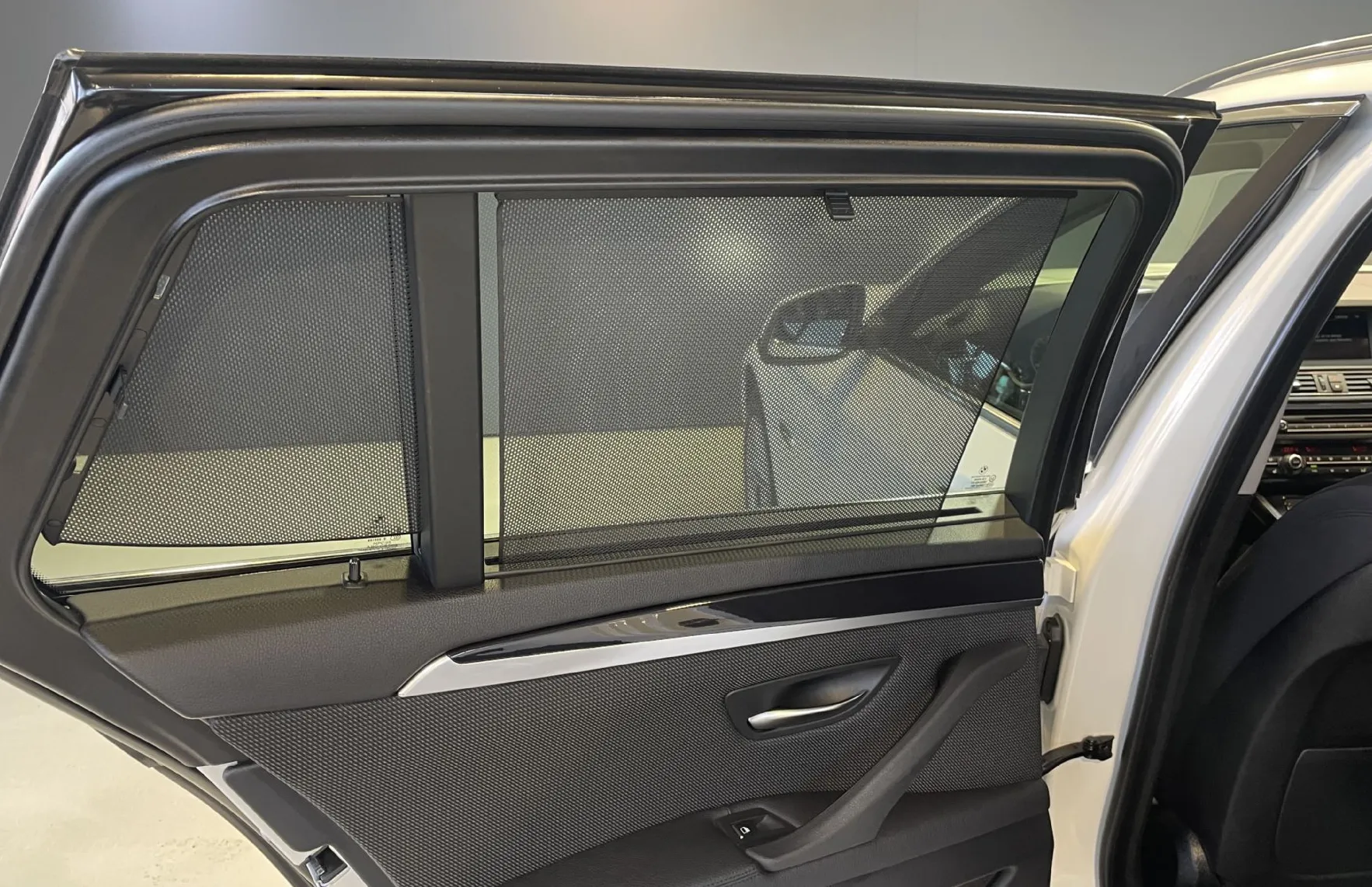 Zunanja slika - BMW Serija 5 - Touring: 520d-HEADUP-VIRTUAL-LANE-NAVI-RADAR-KAMERA-LED- - 17