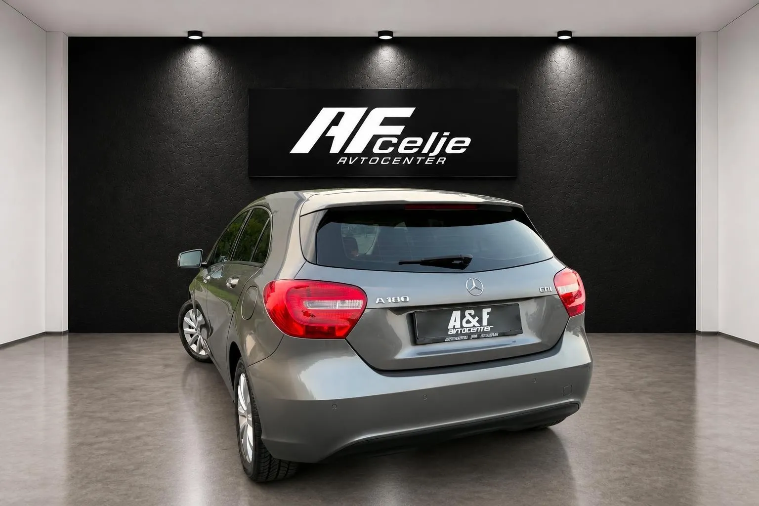Notranja slika - Mercedes-Benz A-Razred - A 180 CDI-130.000km-LIZING ZA TUJCE-PDC - 7