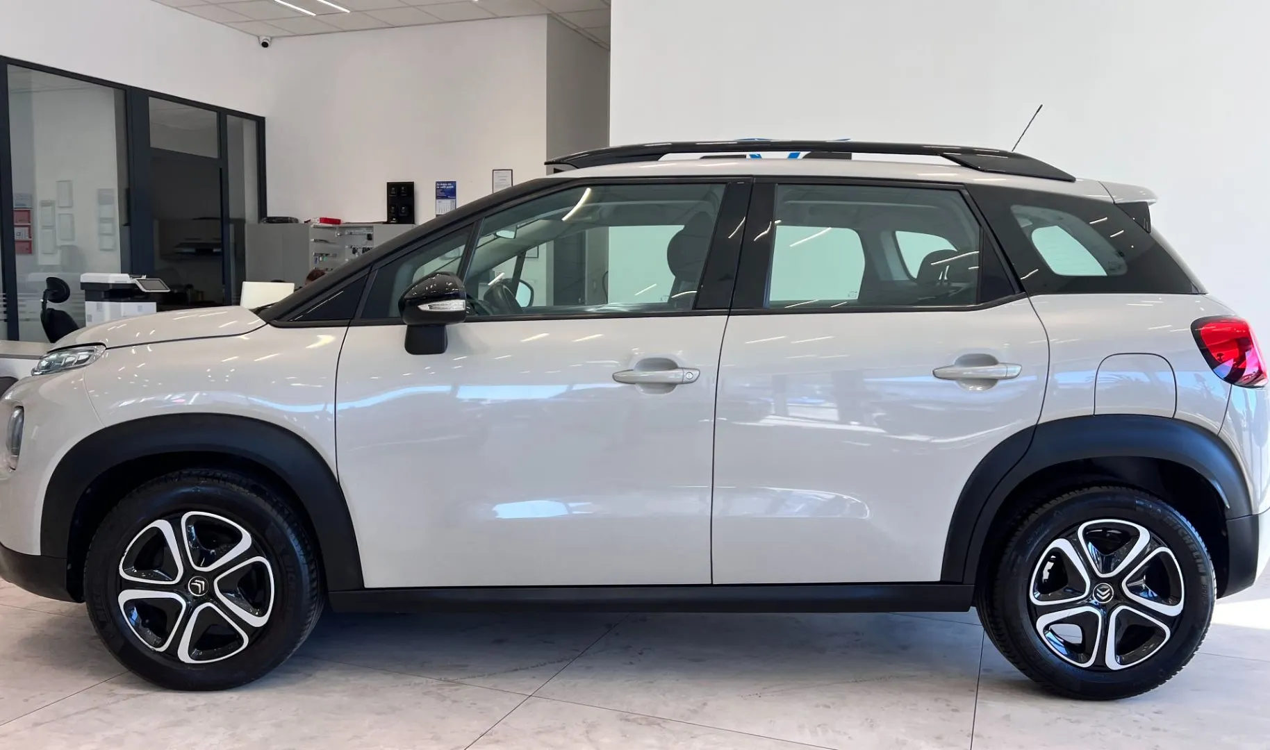 Zunanja slika - Citroën C3 - Aircross 1,2 PureTech 110 S&S Shine Avt. - 3