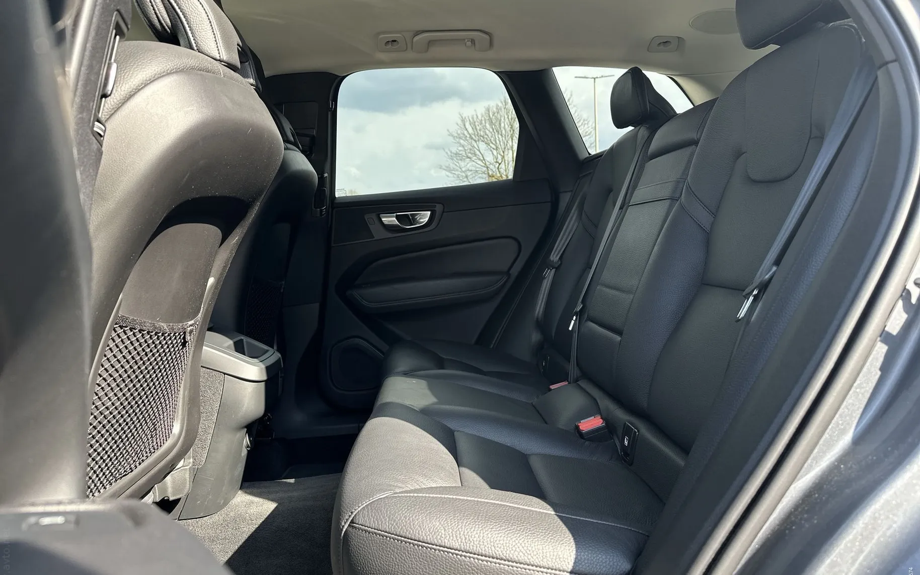 Notranja slika - Volvo XC60 - B4 D AUT Inscription AWD - 13