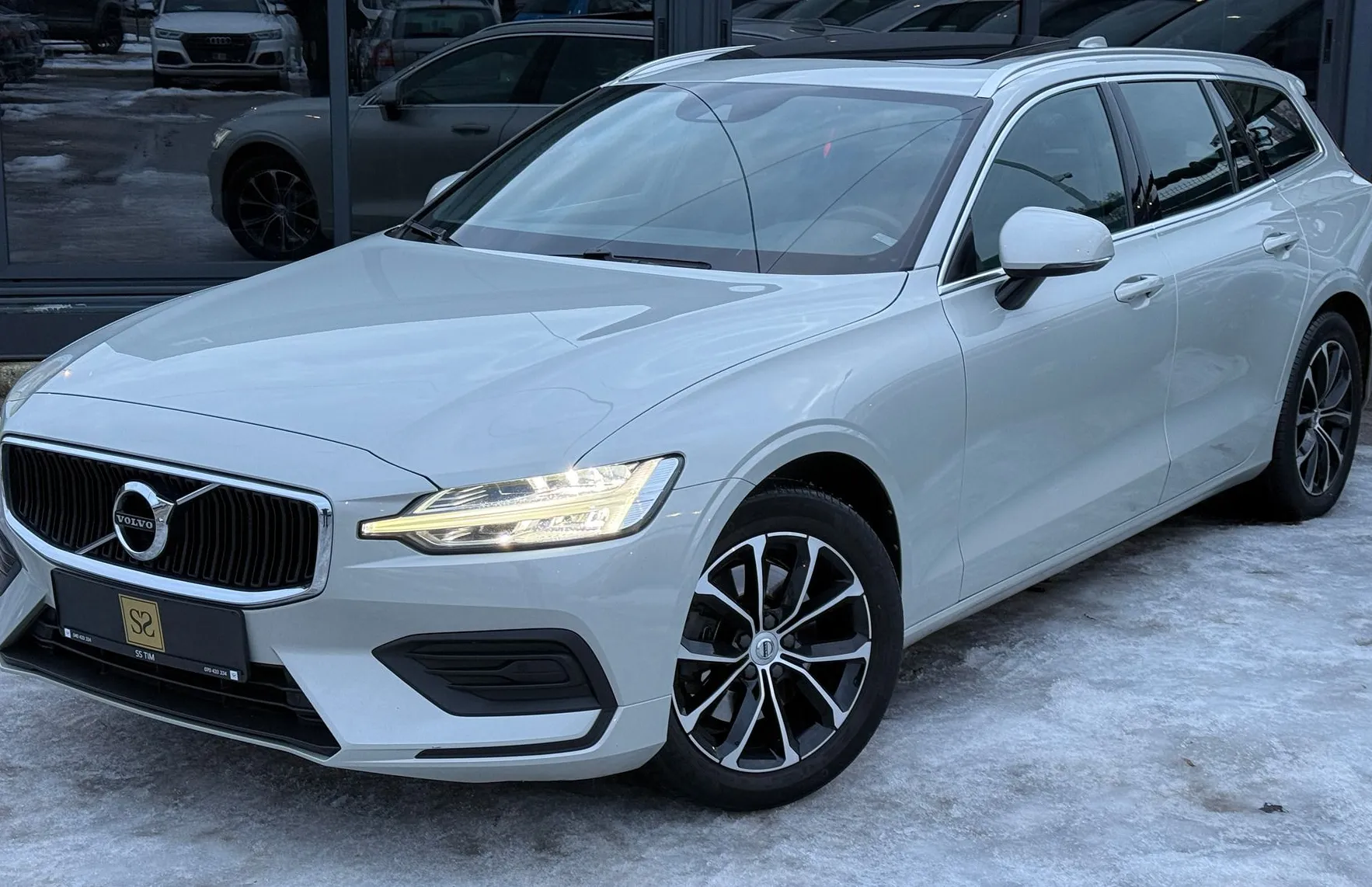 Zunanja slika - Volvo V60 - D4 PANO-FullLED-Usnje-KAM-Mkot-PDC-Gretje-KljukaDE - 1