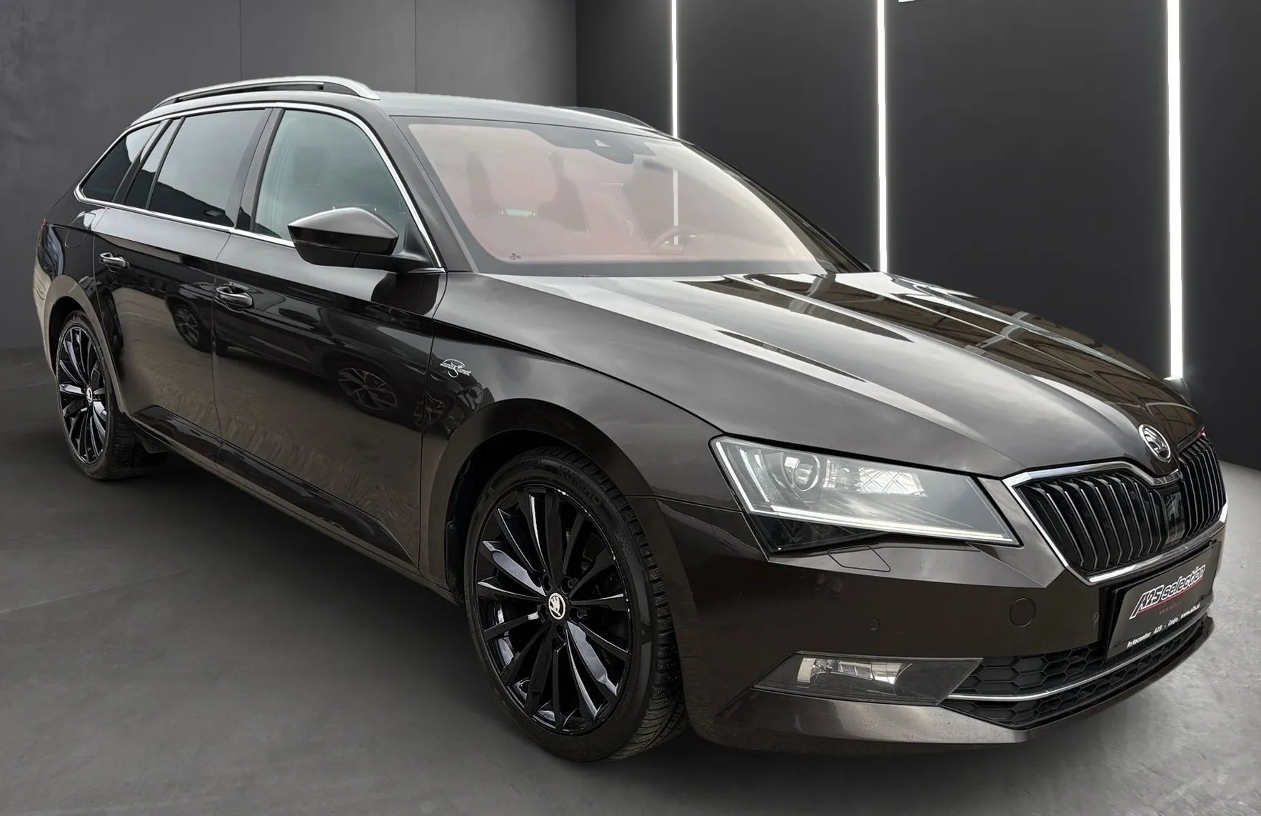 Zunanja slika - Škoda Superb - 2.0 TDI L K Combi DSG 4X4 ... - 2