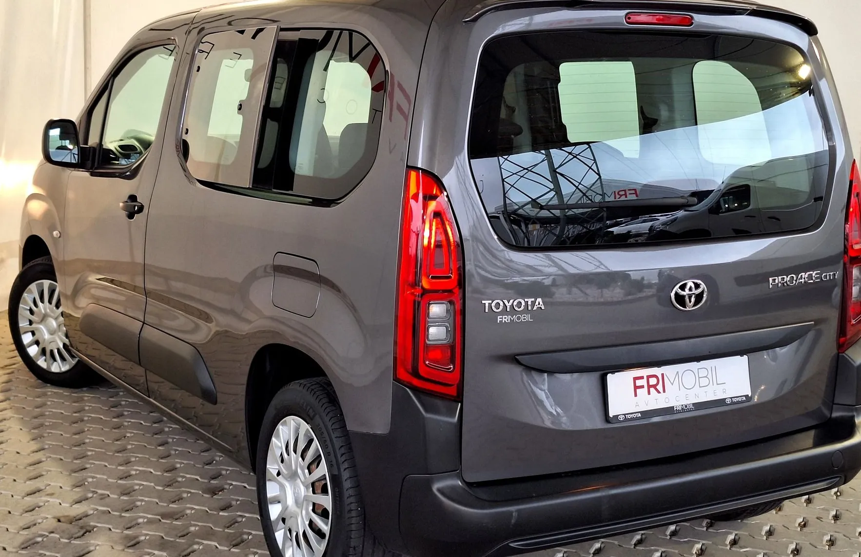 Zunanja slika - Toyota Proace - City Verso 1.2 Combi Compact MT 6 - 4