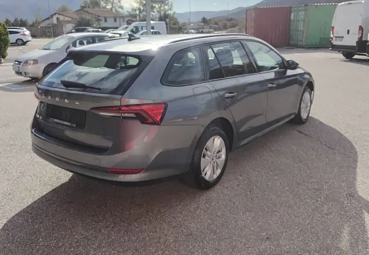 Zunanja slika - Škoda Octavia - Combi 2.0 TDI Ambition -16- - 3