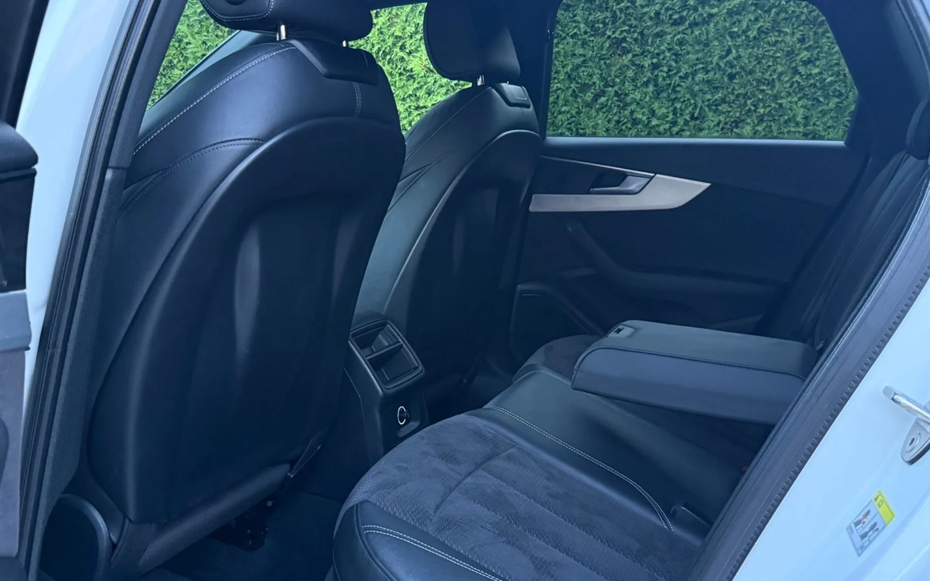 Notranja slika - Audi A4 Avant - 2.0 TDI-AUT-3X S LINE-MASAŽA-LIZING ZA TUJCE - 11