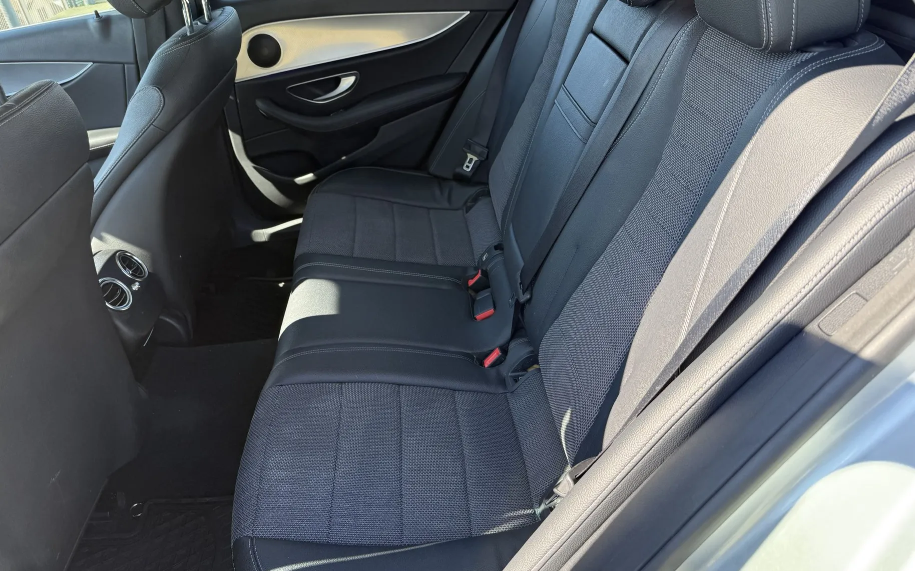 Zunanja slika - Mercedes-Benz E-Razred - 220 t  avt.kamera.143KW - 17
