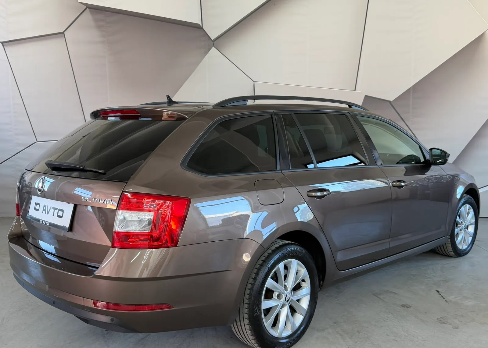 Zunanja slika - Škoda Octavia - Combi 2,0 TDI L&K DSG - 6