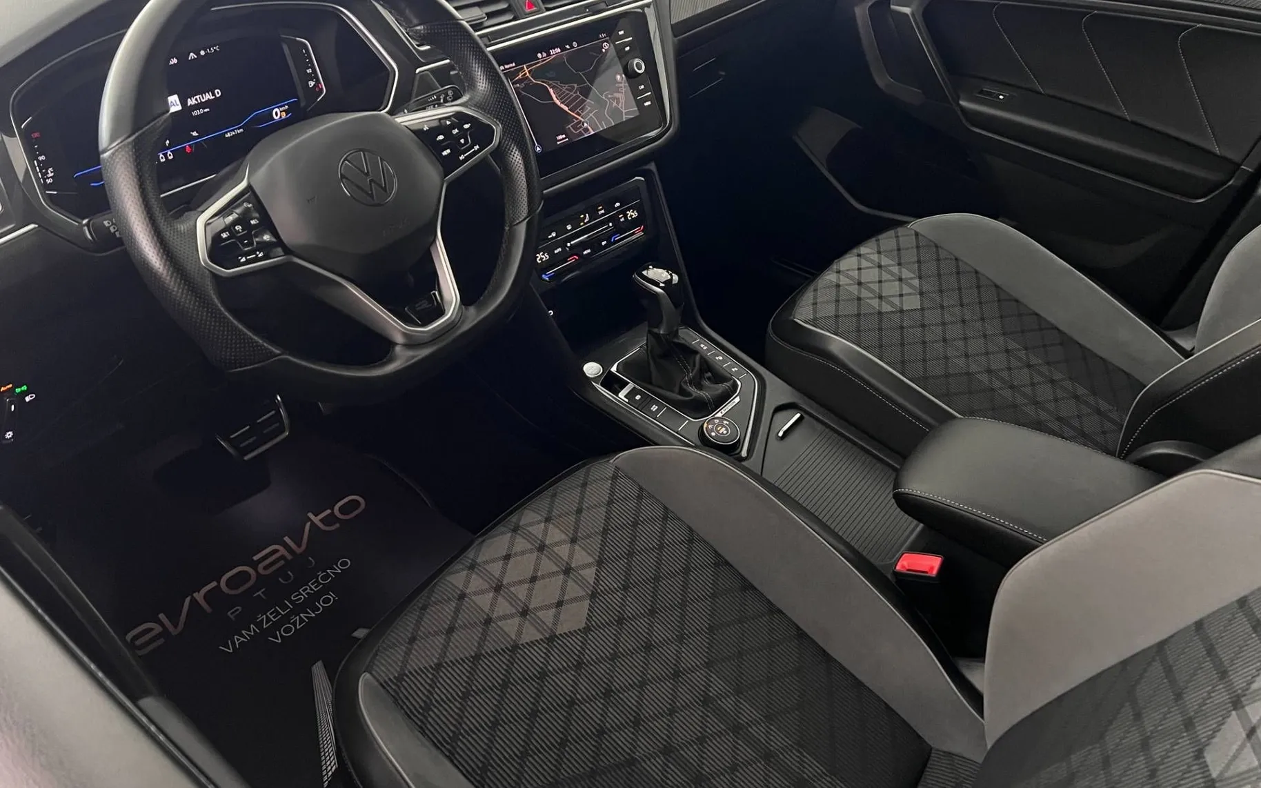 Notranja slika - Volkswagen Tiguan Allspace - 2.0 TDI•R-Line•4MOTION•DSG•147kW•IQ Light•Kamera•. - 10