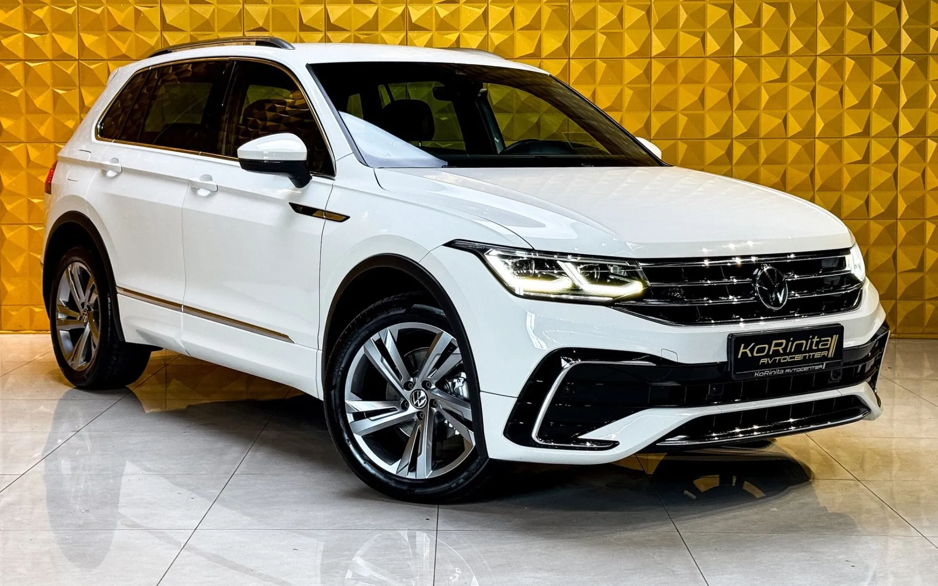 Zunanja slika - Volkswagen Tiguan - 2.0 TDI 4MOT-R Line-iQ LED-HEADUP-VIRTUAL-KEYLESS - 2