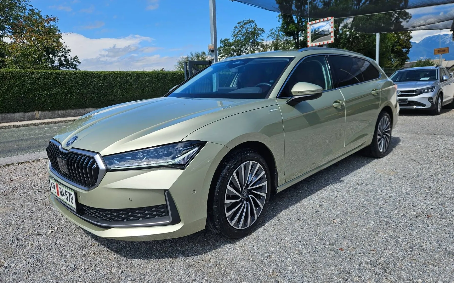 Zunanja slika - Škoda Superb - Combi 4x4 2.0 TDI L K DSG CANTON HLAJENJE SED. 3.. - 1