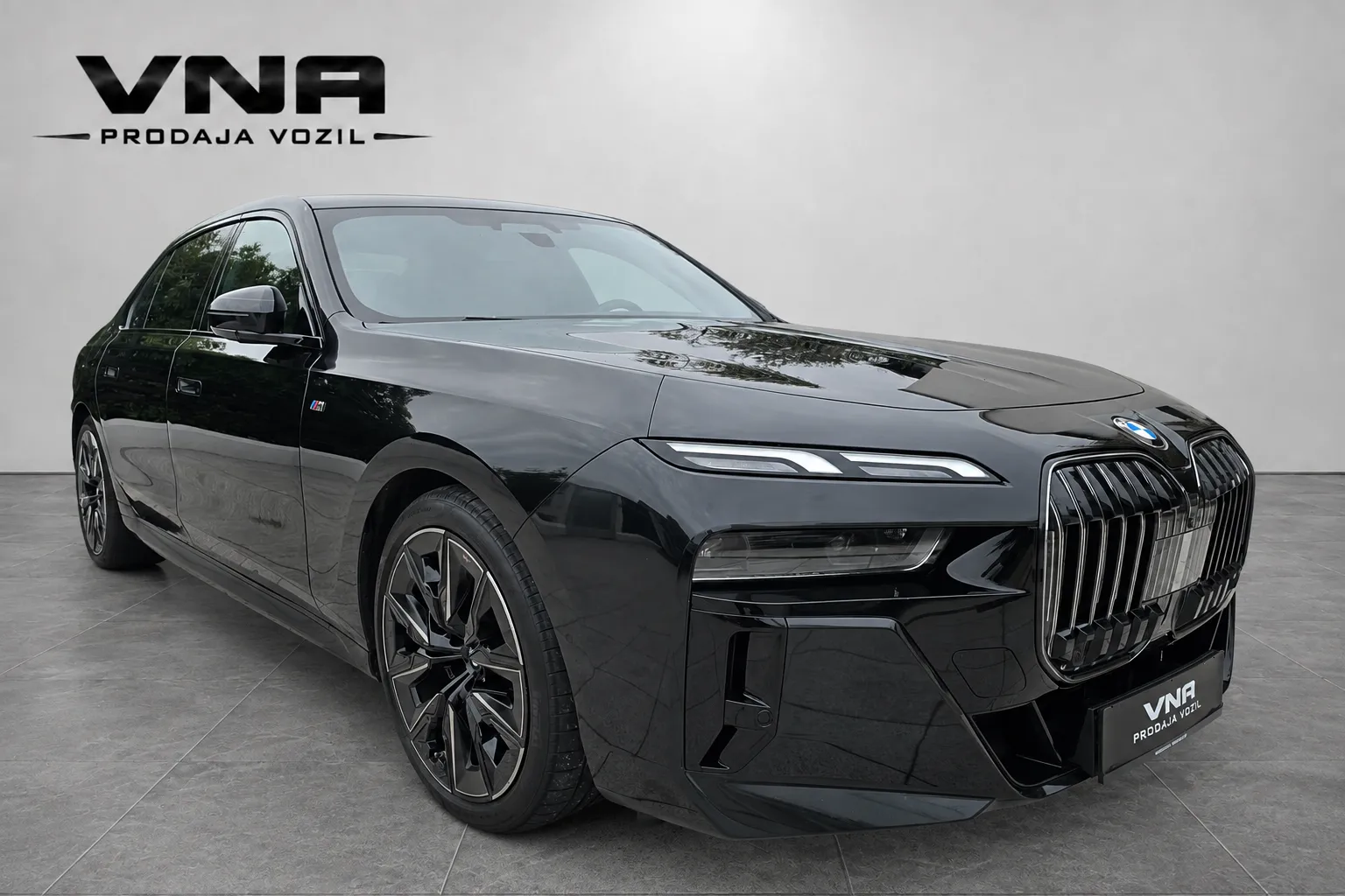 Zunanja slika - BMW serija 7: - 740d xDrive Avt. |M-PRO|ZRAK|ICON|360-KAM|BOWERS| - 3