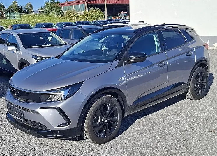 Zunanja slika - Opel Grandland - 1.2 TURBO 130KM GS - samo 7.208 prevoženih km - 1