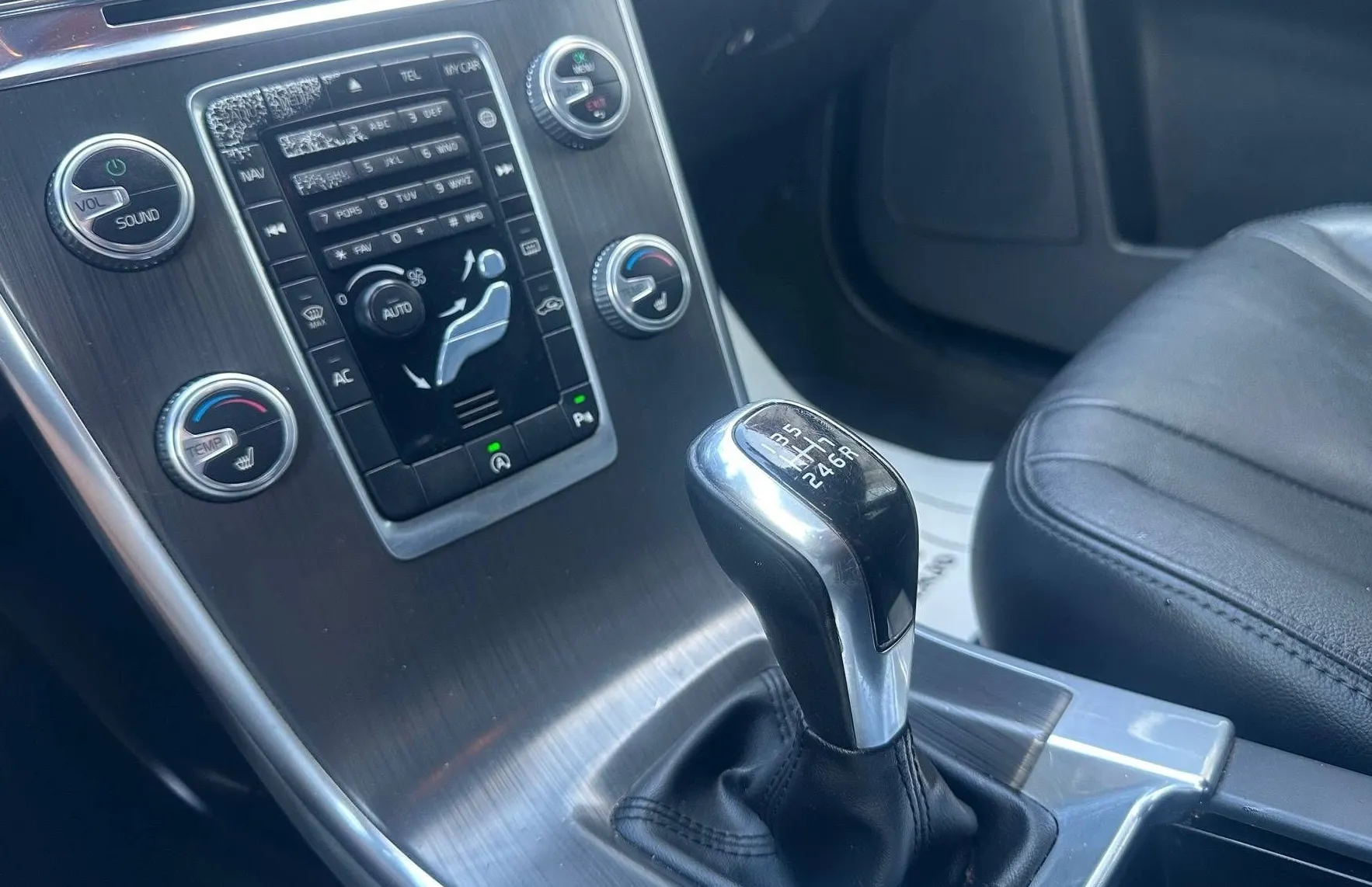 Zunanja slika - Volvo XC60 - D4 XENON HI-FI TEMPOMAT NAVI VIRTUAL PDC - 16