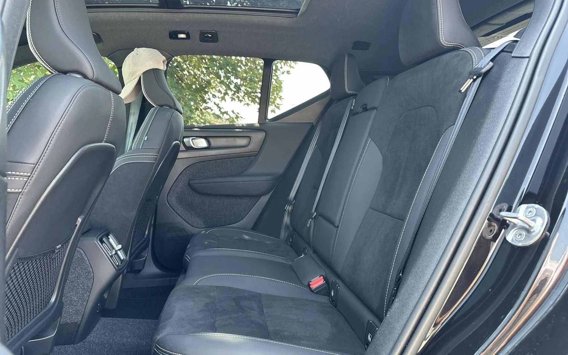 Notranja slika - Volvo XC40 - B4P Ultra Black Edition Avt. - 11
