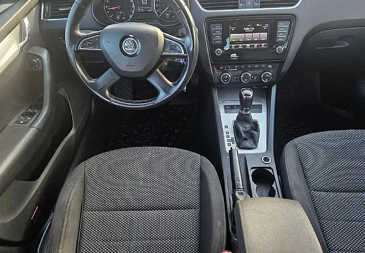 Zunanja slika - Škoda Octavia - Combi 2.0 TDI 150ks DSG °XENON° °TEMPOMAT° - 10