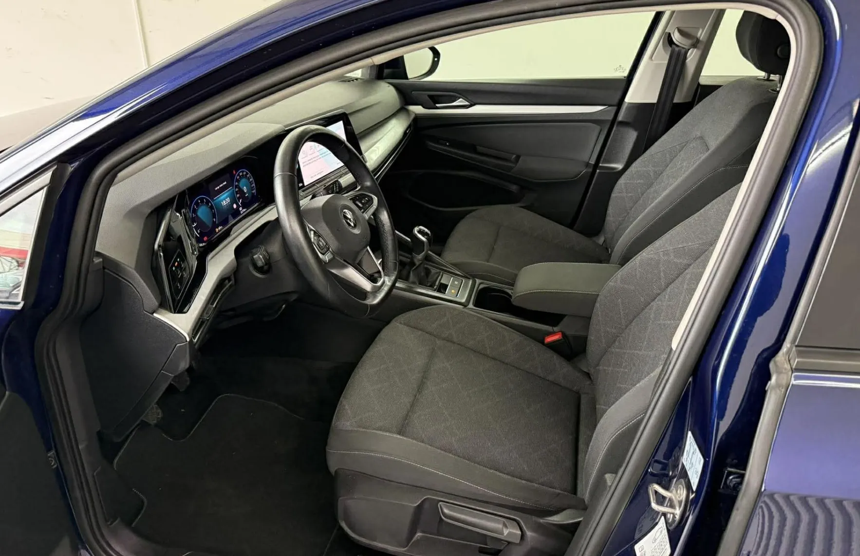 Zunanja slika - Volkswagen Golf - 1.5 TSI Life 96.KAMERA.NAVI.ACC.LED.SAMO 53.000 KM - 8