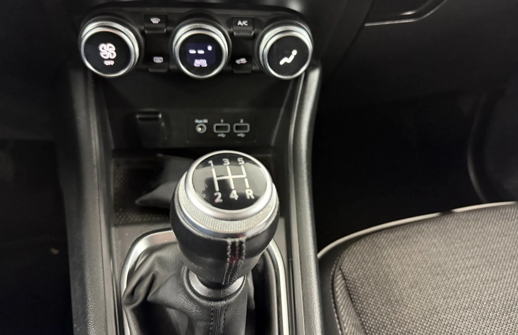 Zunanja slika - Renault Captur - TCe 100 Zen.nizozemec.navi.led.usnje.pdc.kljuka. - 19