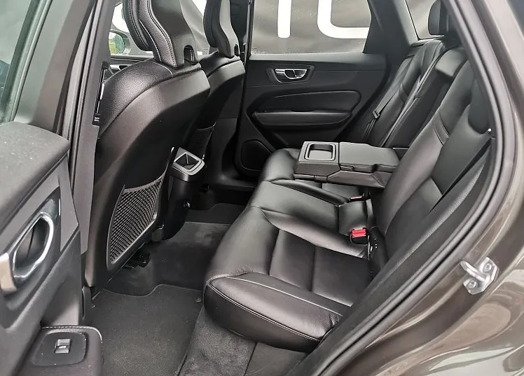 Zunanja slika - Volvo XC60 - D4 AUT AWDMomentumPRO-LED-NAVI-PDC-GRETJE SED.-ALU - 9