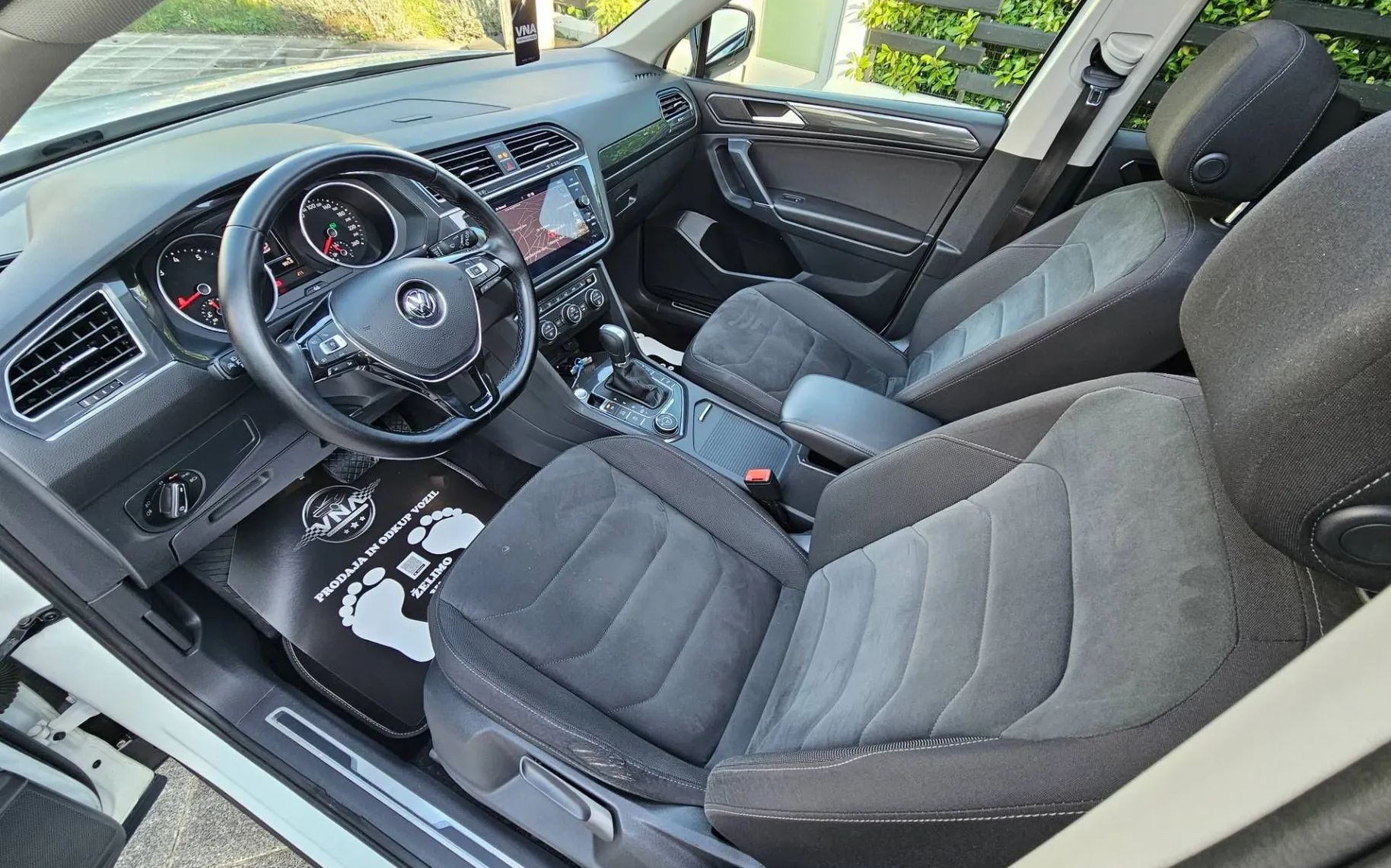 Notranja slika - Volkswagen Tiguan Allspace - 4motion 2.0 TSI BMT R-LINE DSG |PANORAMA|7-SED|TOP - 7