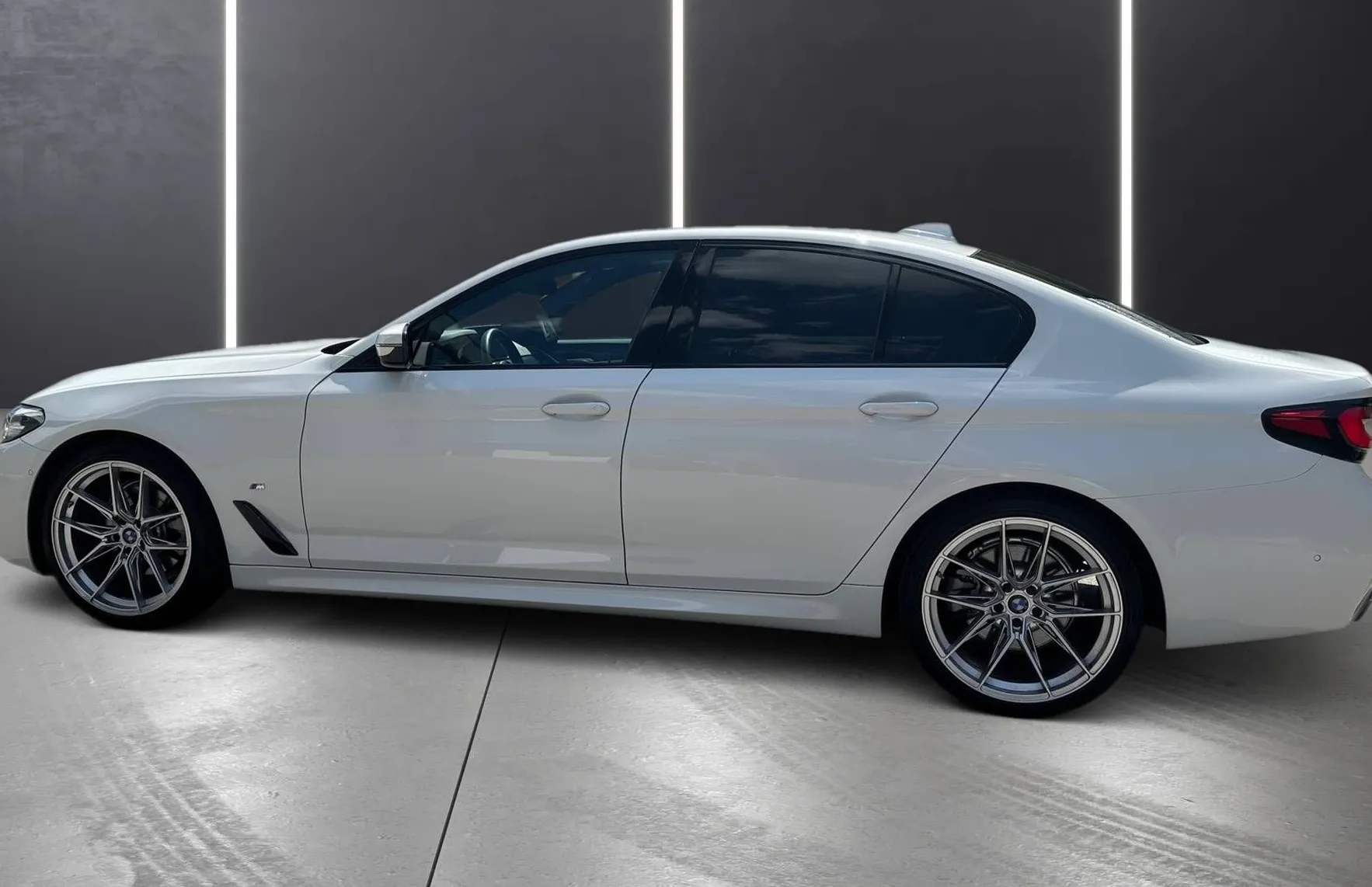 Zunanja slika - BMW Serija 5 - : 520d M PAKET LED NAVI PDC KAMERA TEM DAB EL SEDE - 4