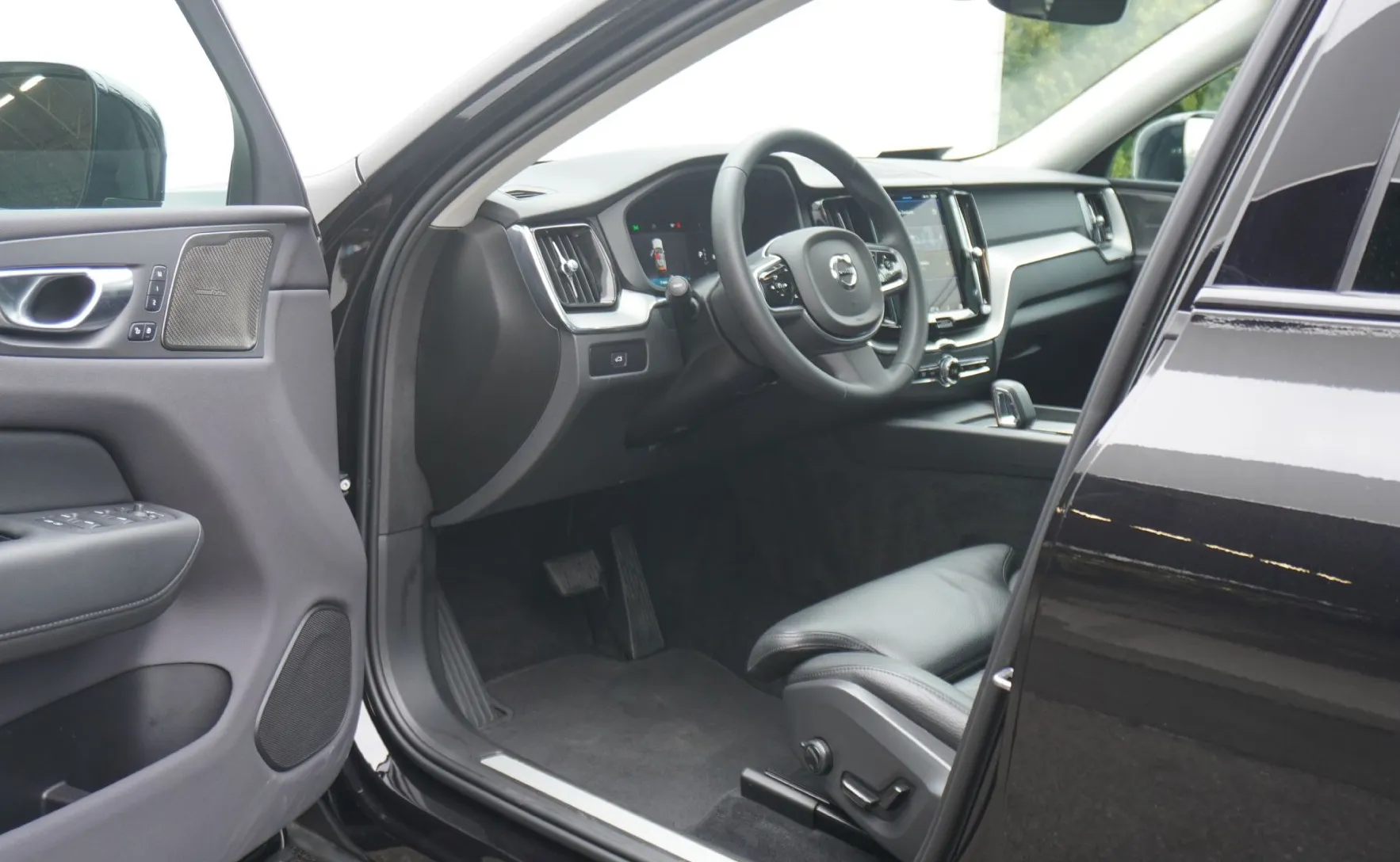 Zunanja slika - Volvo XC60 - B4P Plus Dark Avt. - 6