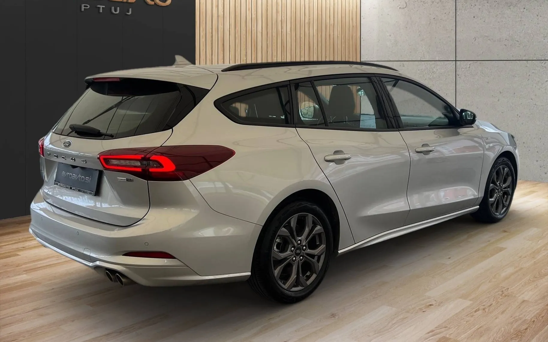Zunanja slika - Ford Focus - 1.0•ST-Line•LED•PDC•KAMERA•F1•NAVI• - 5