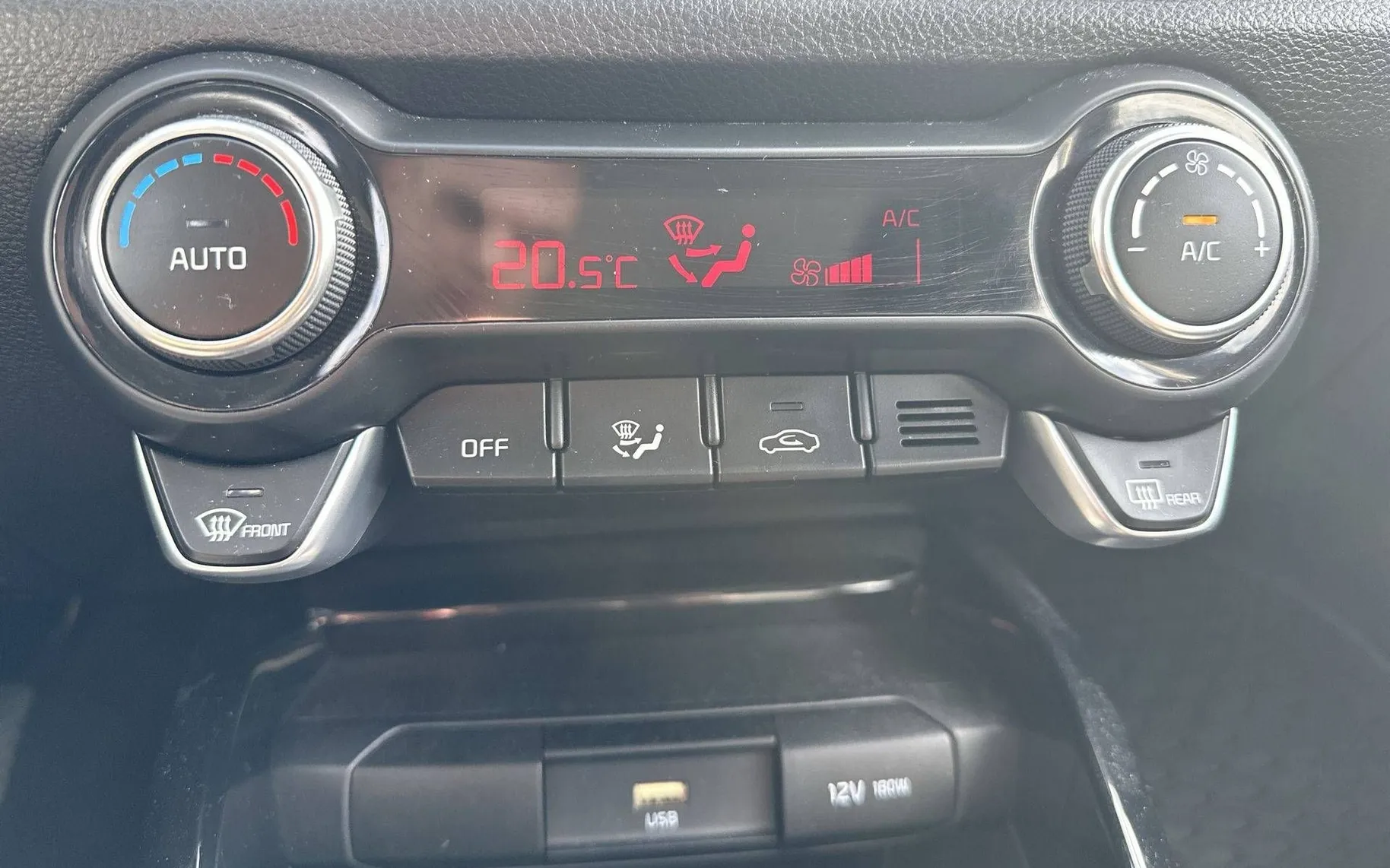 Notranja slika - KIA Stonic - 1.0 T-GDi LX Urban+ ISG - 18