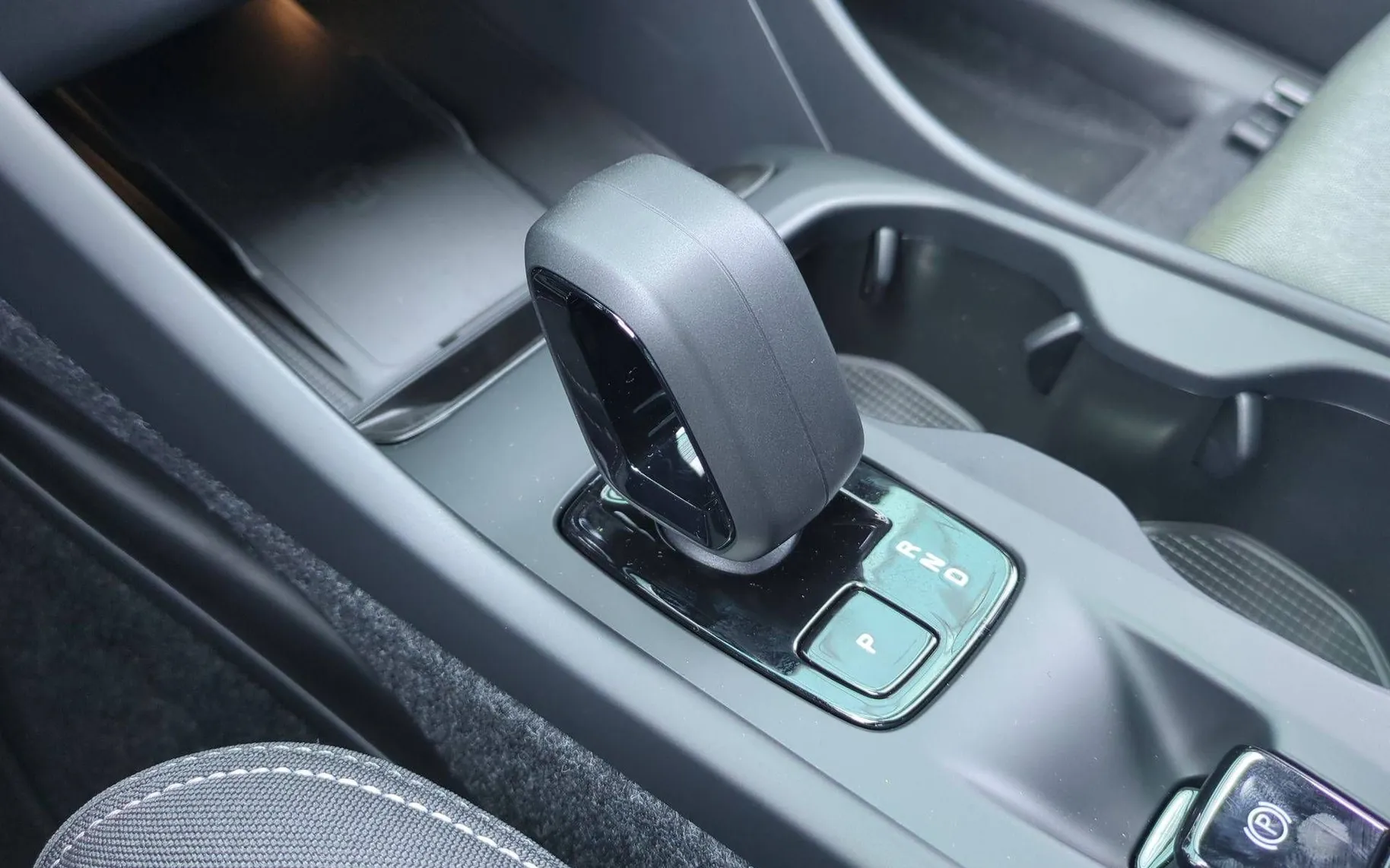 Notranja slika - Volvo XC40 - B3 P Core AT DCT 3 leta garancije + 3 servisi... - 19