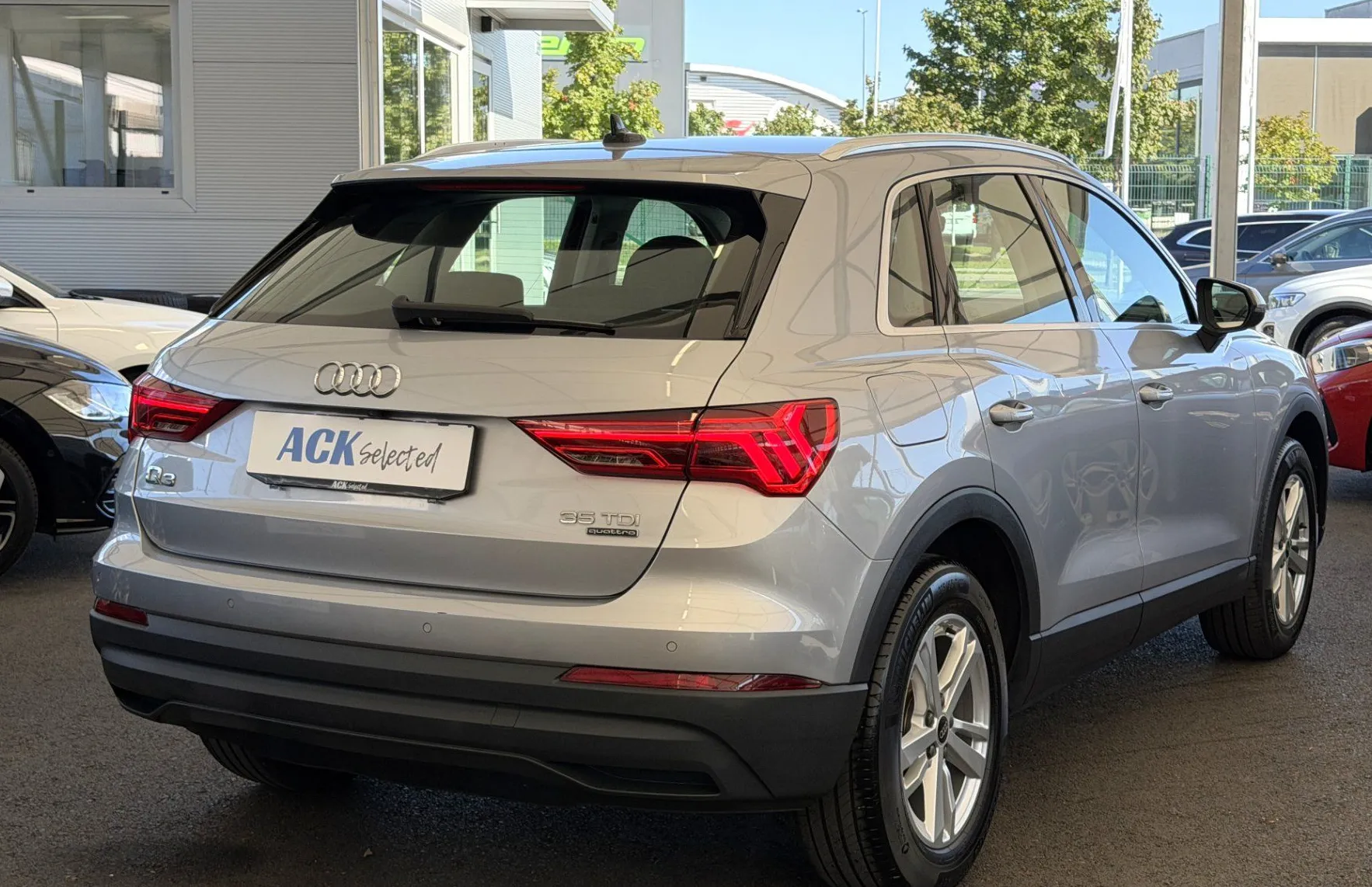 Zunanja slika - Audi Q3 - Advanced 35 TDI S-TRONIC QUATTRO - KAMERA - LED- - 4