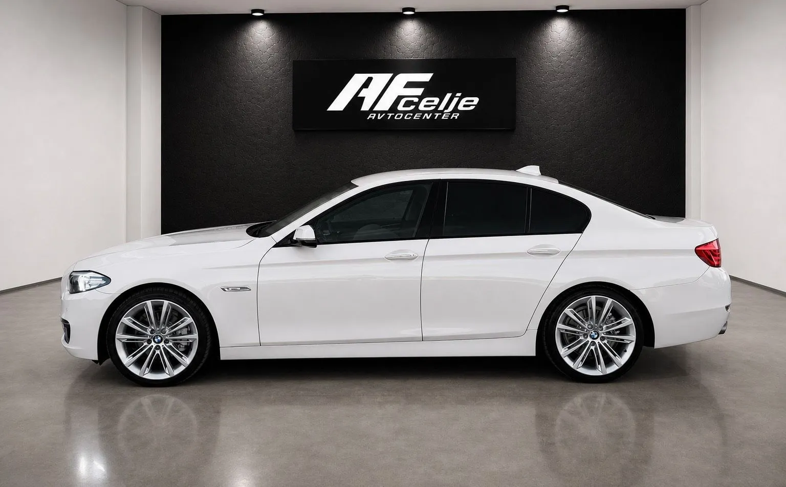 Zunanja slika - BMW serija 5: - 520XD-4X4-AUT-HEAD UP-LIZING ZA TUJCE-NAVI- - 6