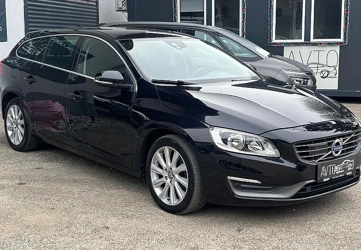 Zunanja slika - Volvo V60 - D4 - DIGITALNI ŠTEVCI - ODLIČEN - 3