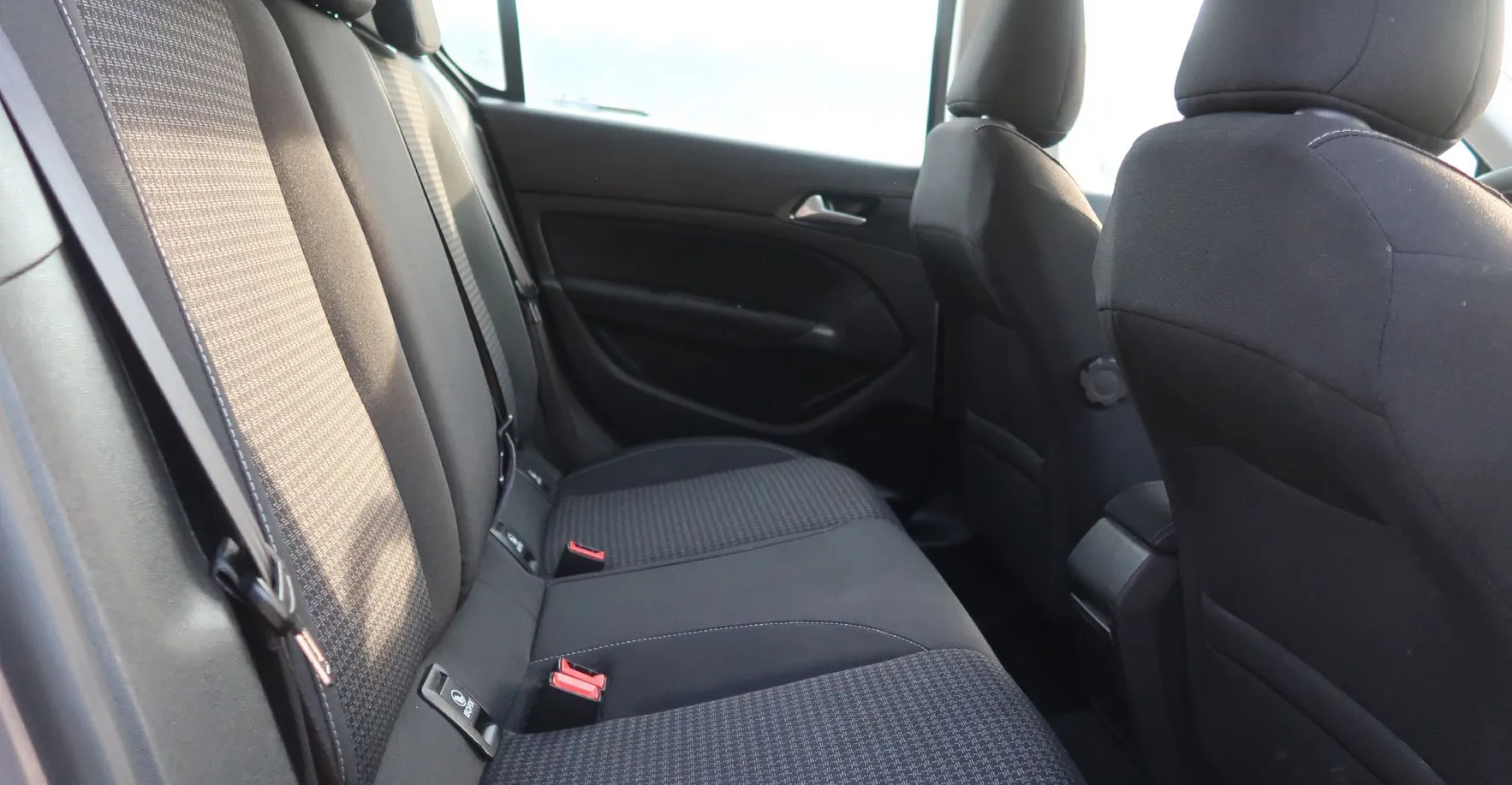 Zunanja slika - Peugeot 308 - 1.2 PureTech 110 S S Active-Keyless go-NAVI-PDC - 13