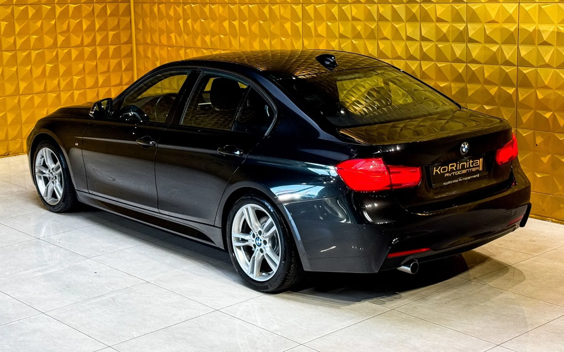 Notranja slika - BMW serija 3: - 316d M Sport - NAV-TEMP-ALCANTARA-GRETJE SEDEŽEV - 8
