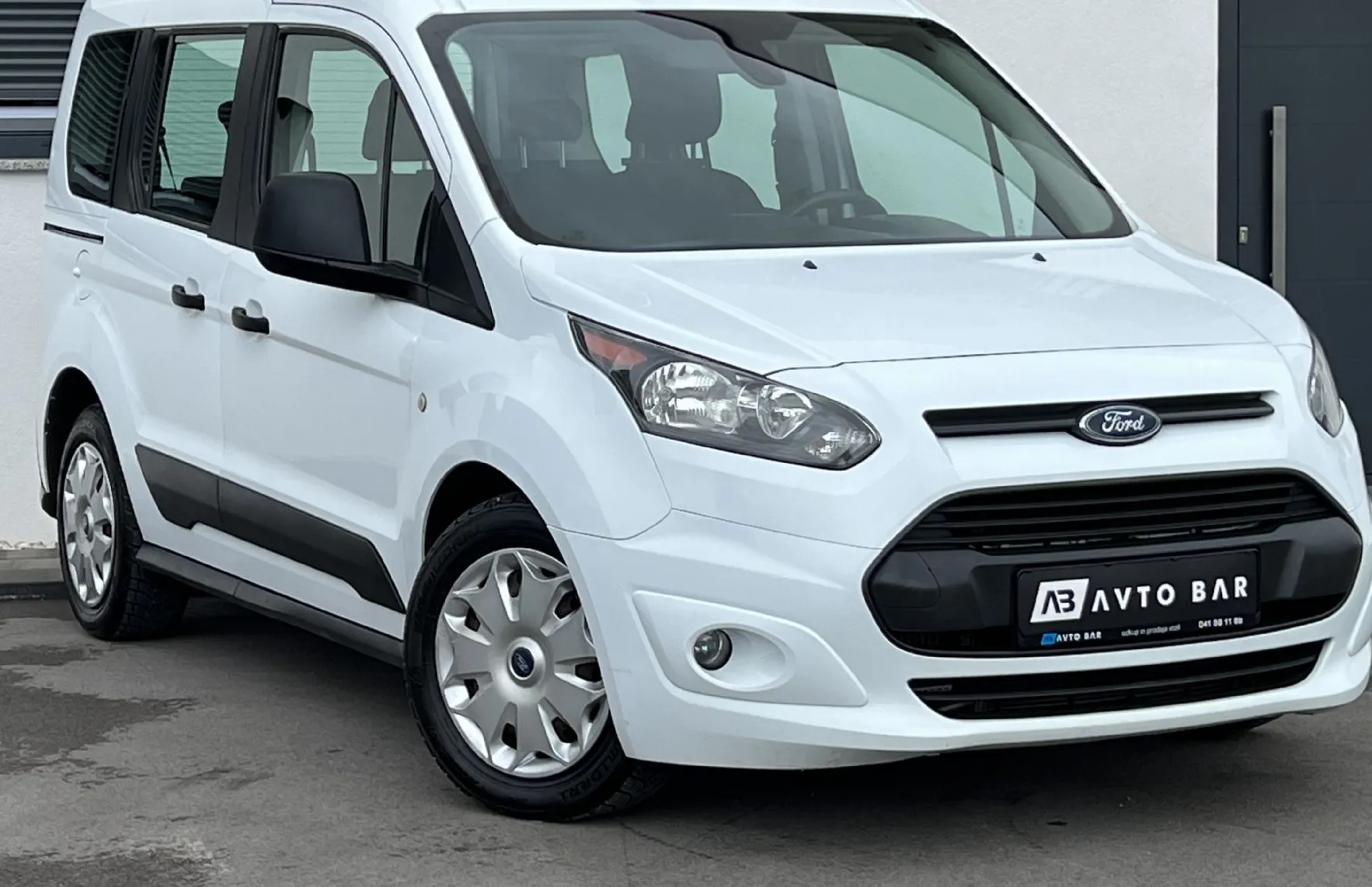 Zunanja slika - Ford Tourneo Connect - 1.5 TDCi+R.KAMERA+PDC+KLJUKA+NOSILCI - 3