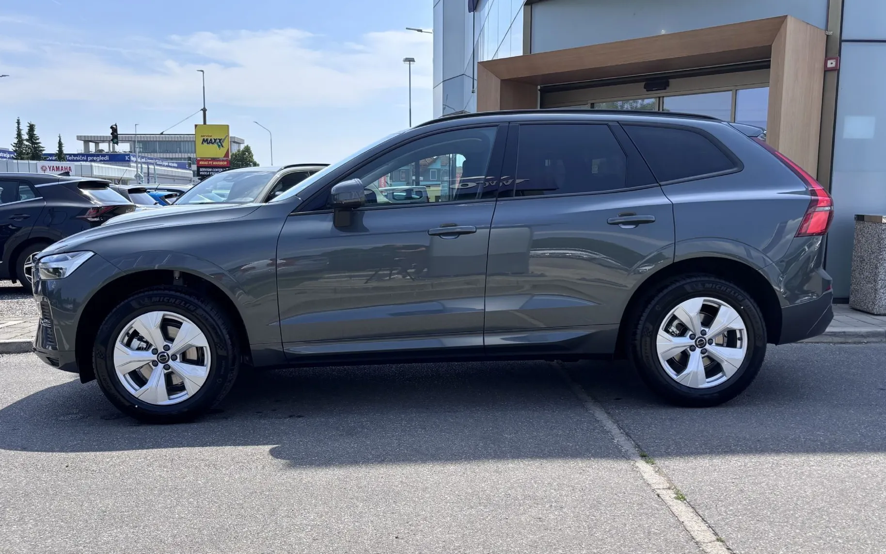 Zunanja slika - Volvo XC60 - B5P  Core AT AWD 3 leta garancije + 3 servisi - 3