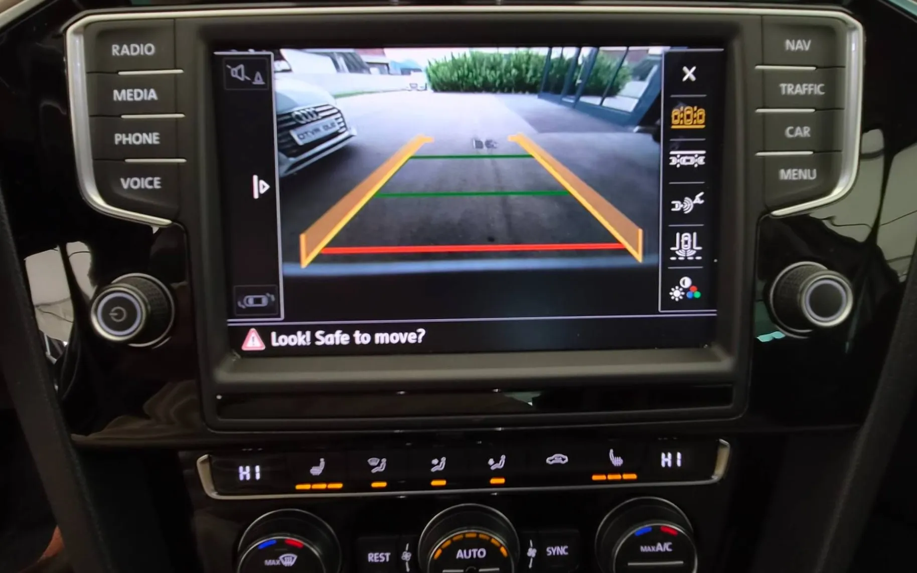 Notranja slika - Volkswagen Passat - 2.0TDI-DSG-VIRTUAL-HIGHLINE-KAMERA-ACC-17COL-2XLED - 7