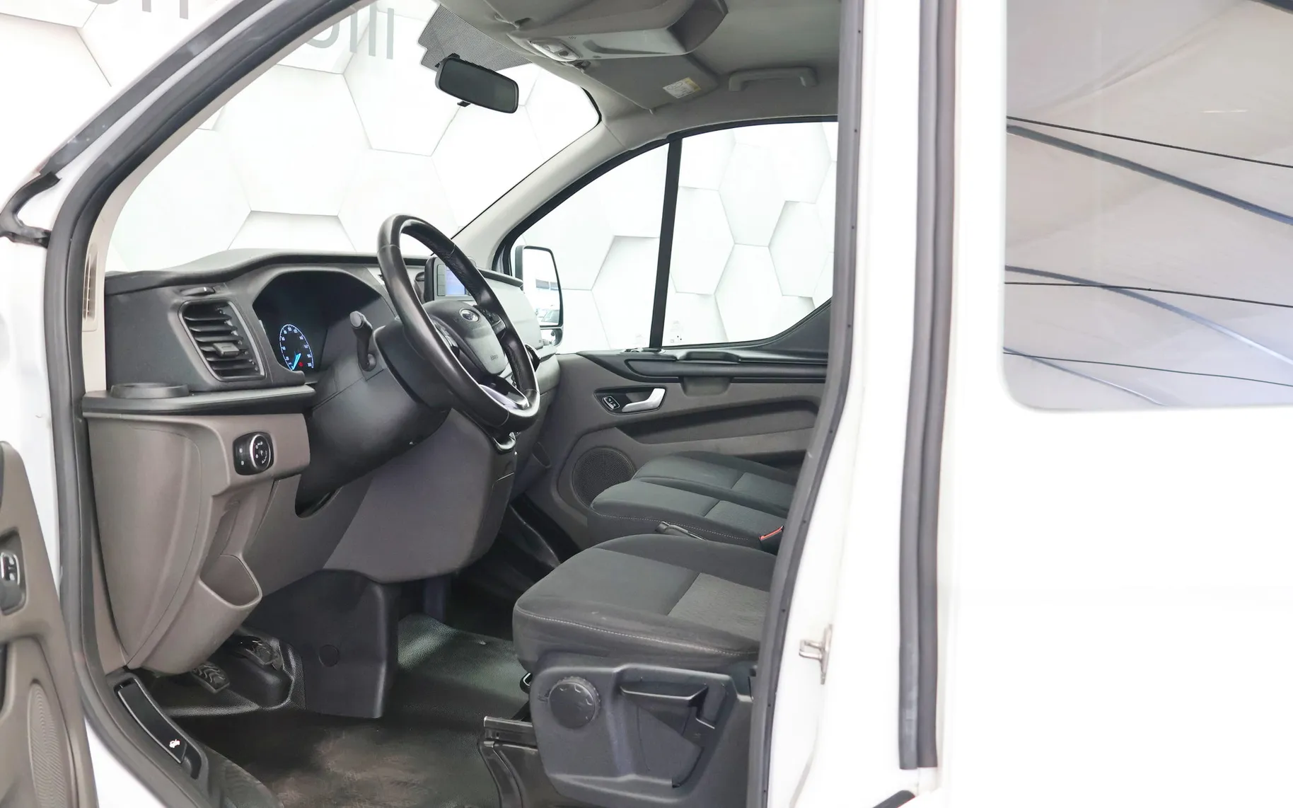 Zunanja slika - Ford Transit Custom Combi - Transit 2.0 TDCi 131KM 1+8 - 9
