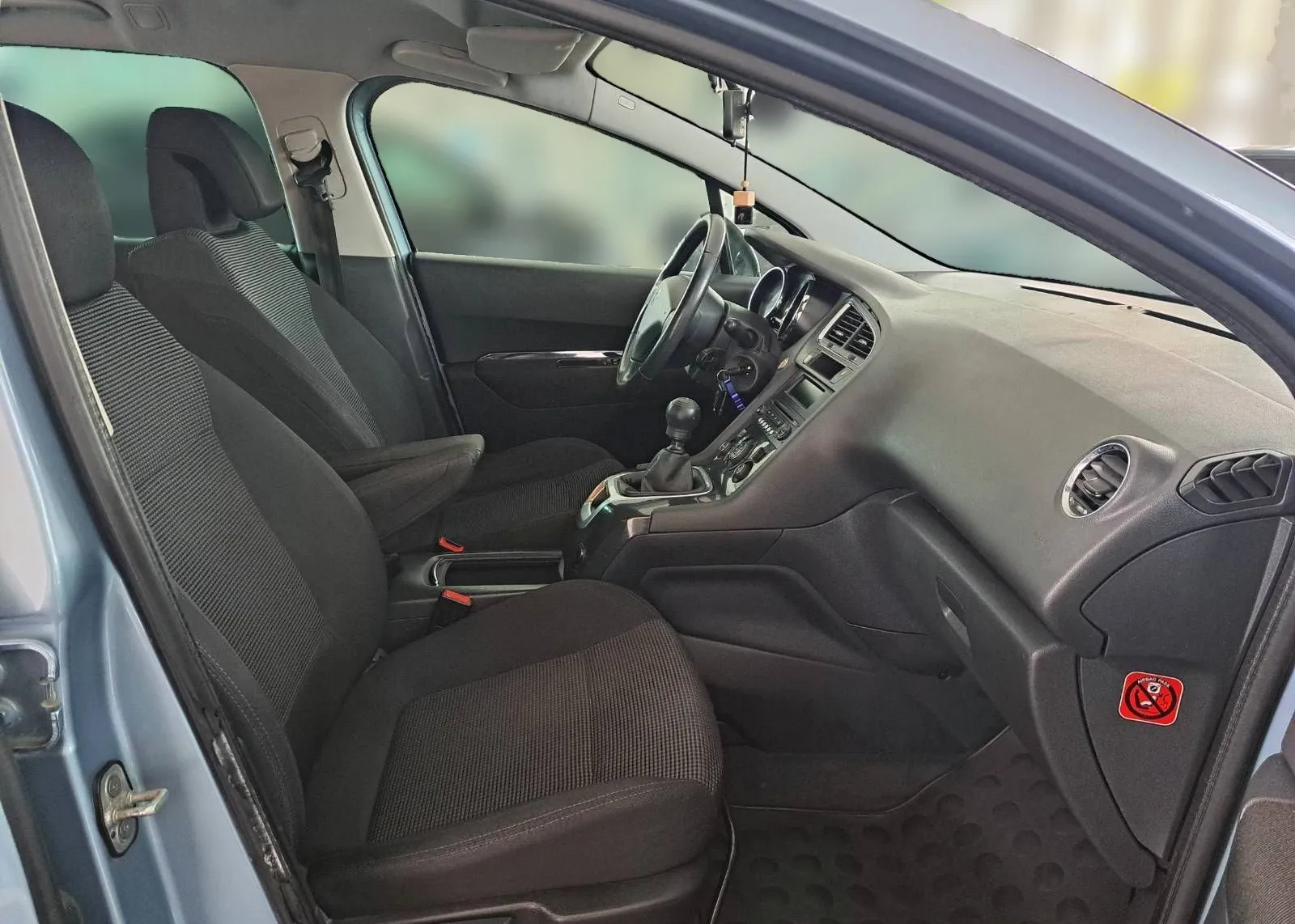 Notranja slika - Peugeot 5008 - 1.6 HDi-ODLIČEN-GARANCIJA-SLOVENSKO POREKLO - 11