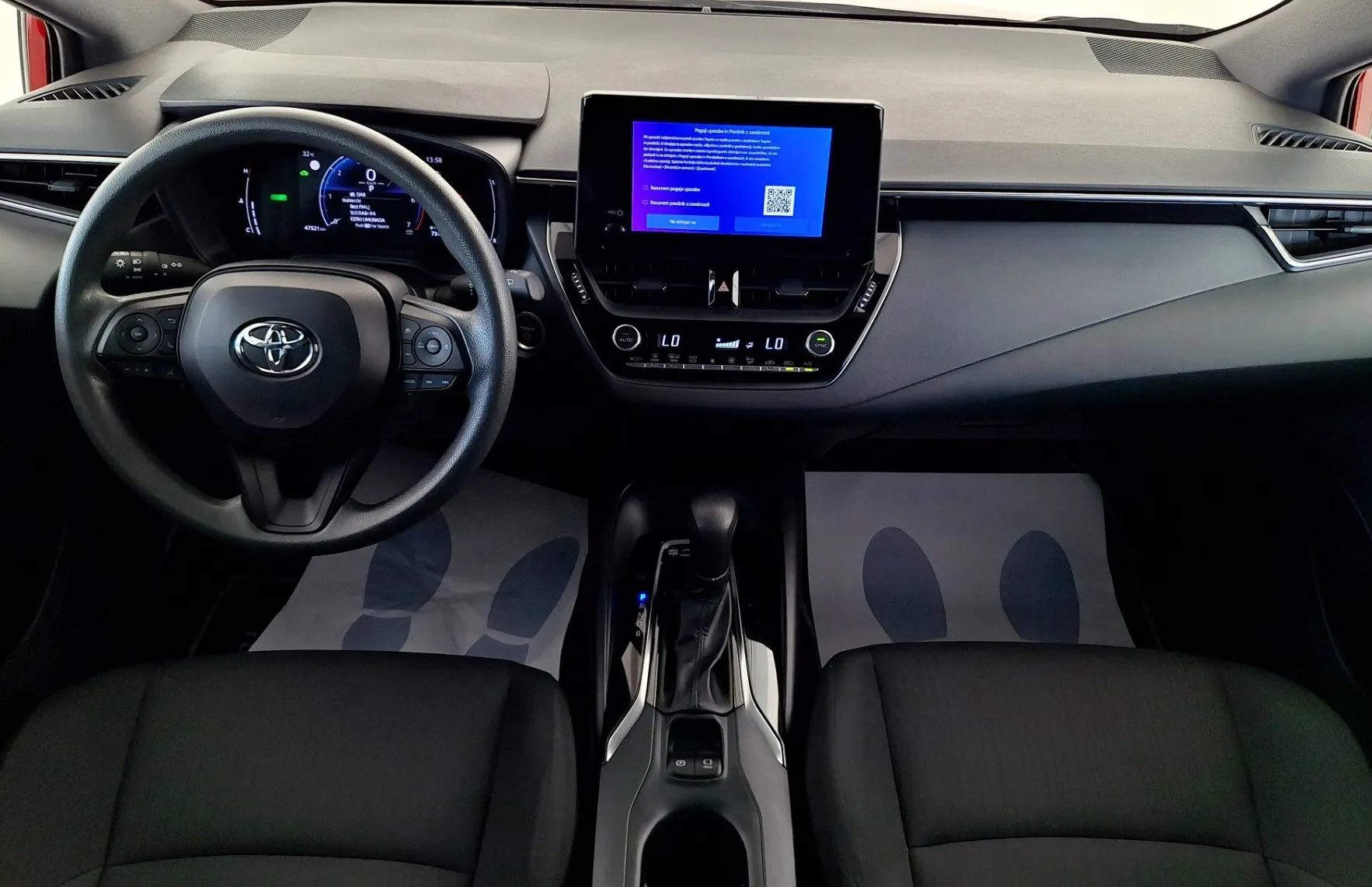 Zunanja slika - Toyota Corolla - TS Hybrid 1.8 VVT-i Terra Black Pack - 11