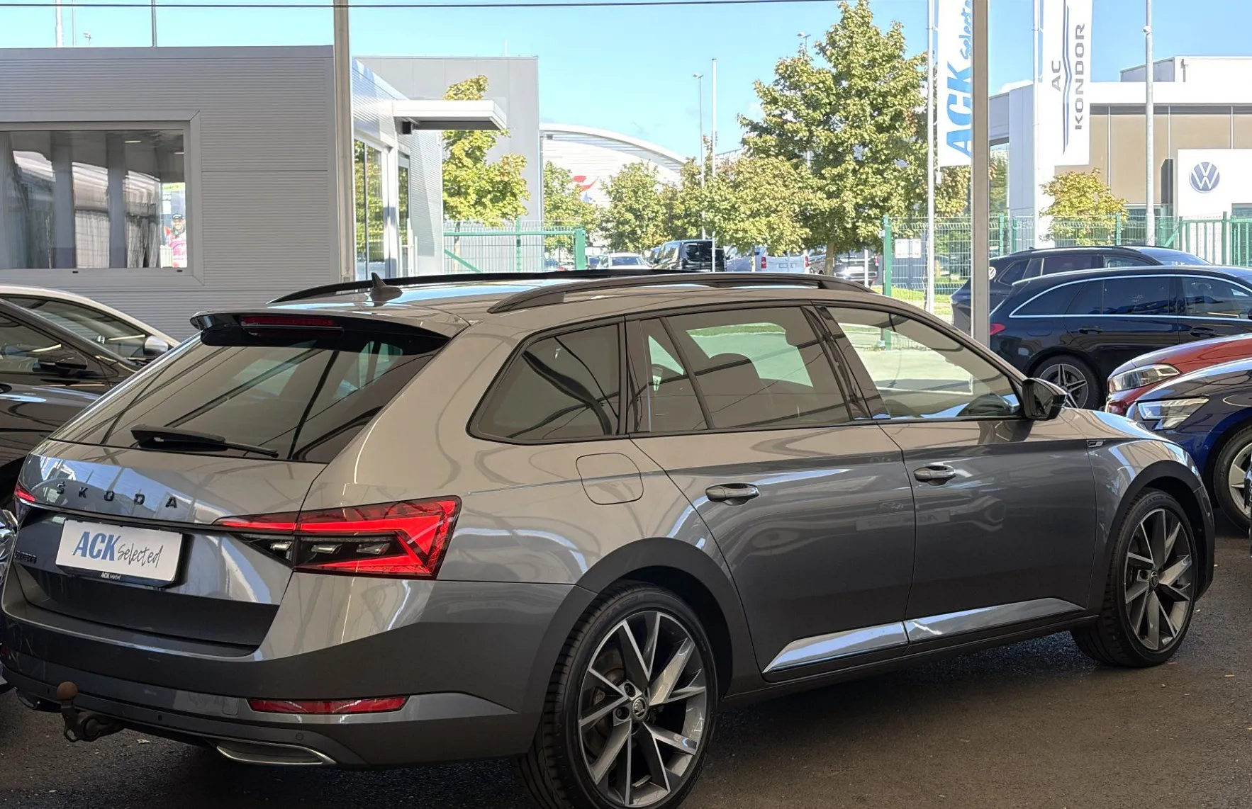Zunanja slika - Škoda Superb - Combi 2.0 TDI Sportline DSG - PANO - MEMORY-KLJUKA - 4