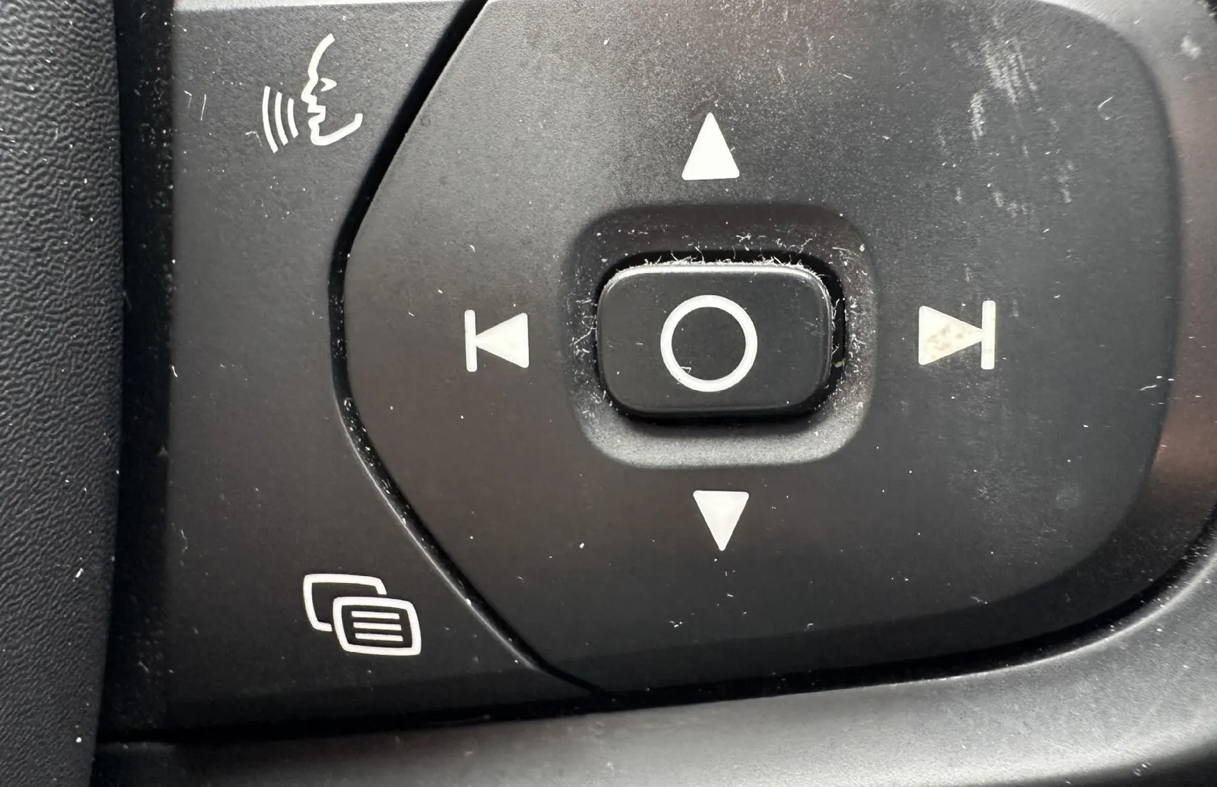 Zunanja slika - Volvo XC40 - D3 AWD Momentum Avt. KAMERA.NAVI.ALU.4X4.TOP - 11