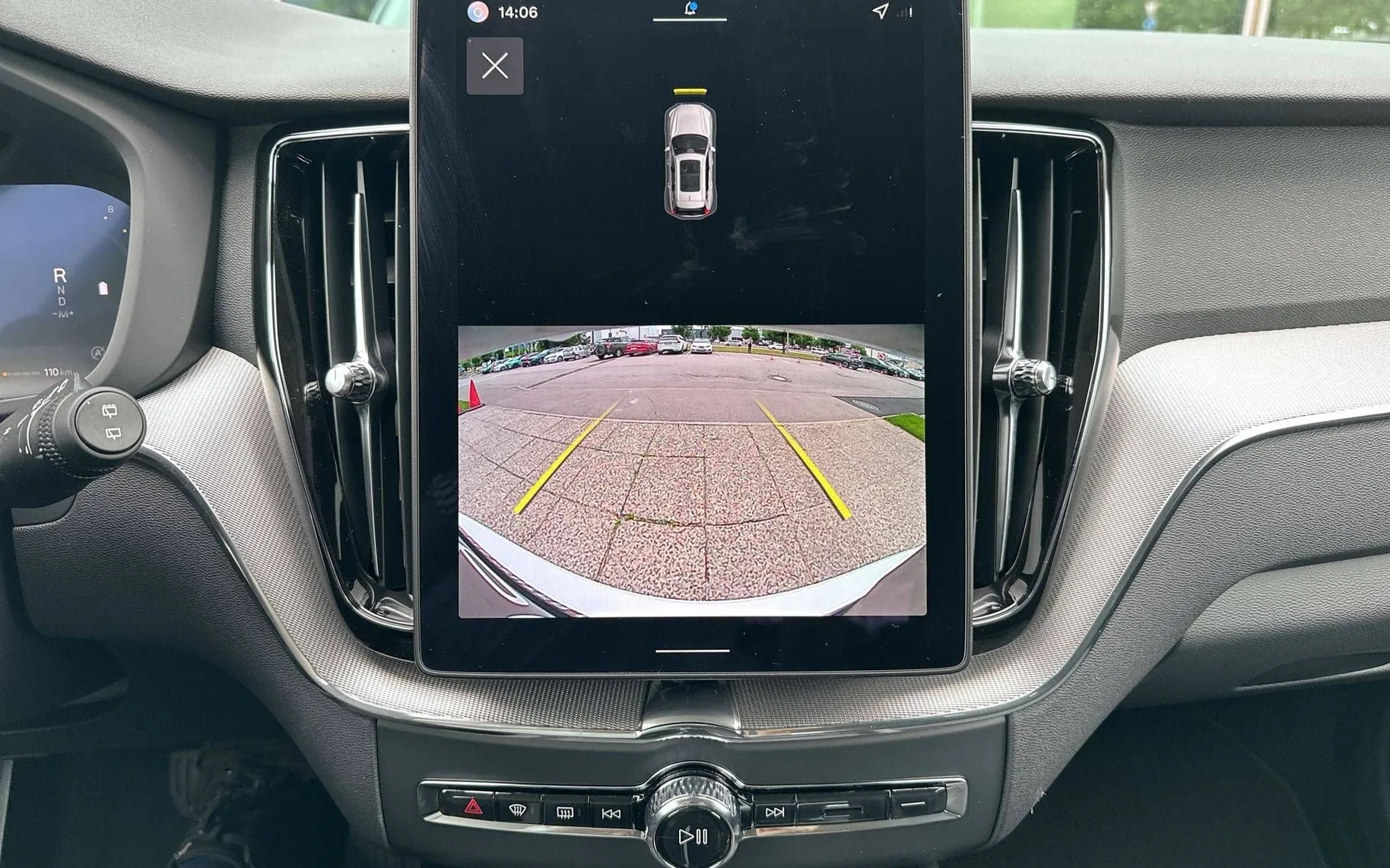 Notranja slika - Volvo XC60 - B5  P  Core AT AWD 3 leta garancije + 3 servisi... - 17