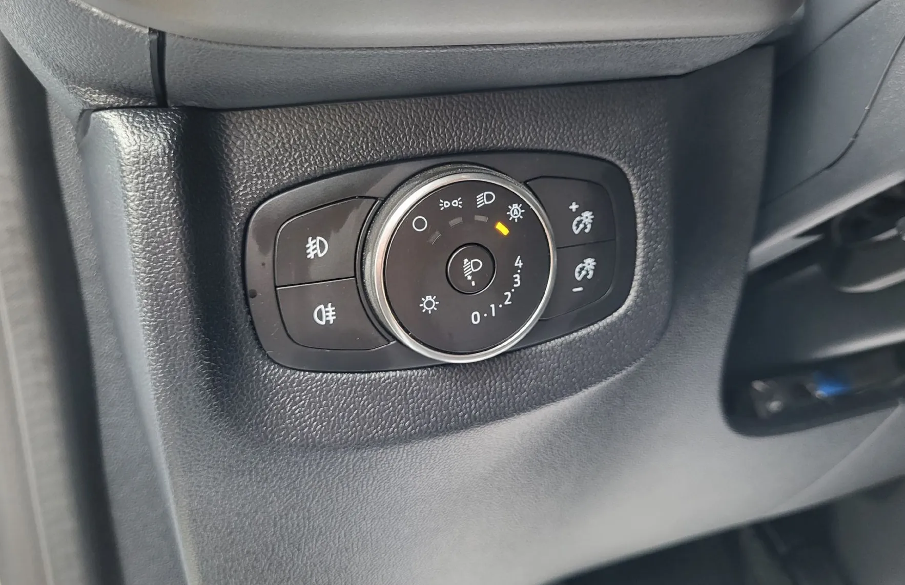 Zunanja slika - Ford Tourneo - Courier Transit 1.5tdci 5sedežni tovorni-možen odbitek DD - 15