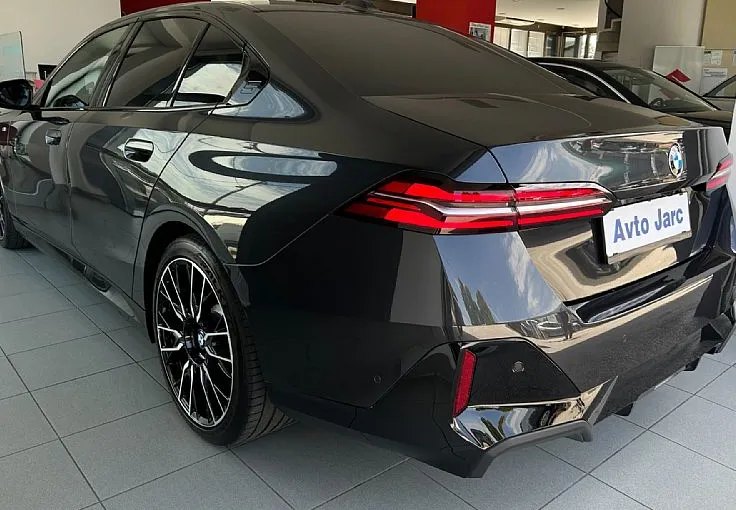 Zunanja slika - BMW Serija 5 - : 520d M SPORT-PANO-HUD-HARMAN-HLAJENJE SEDEŽEV - 4