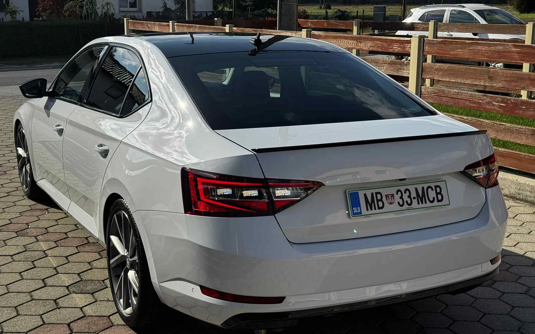 Zunanja slika - Škoda Superb - Škoda  2.0 TDI DSG|ACC|DCC|KAMERA|PANORAMA|KEYLESS - 4