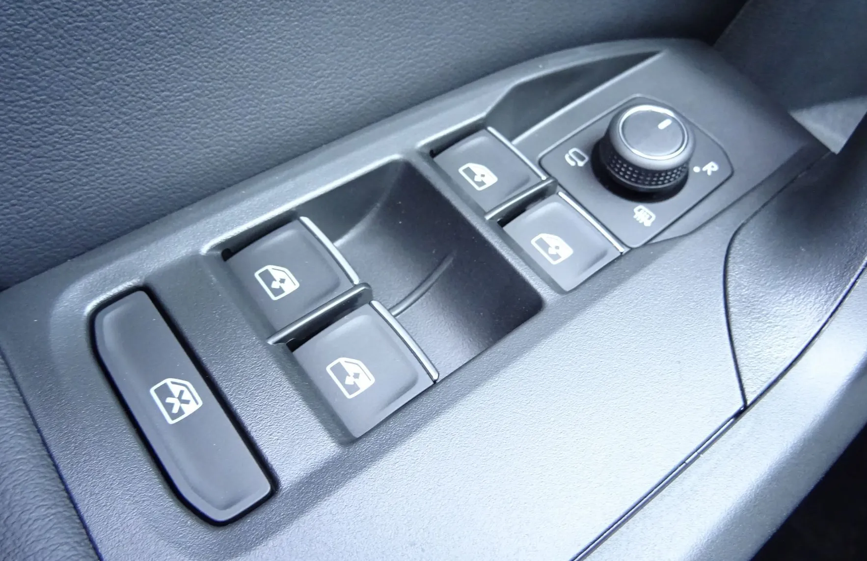 Zunanja slika - Seat Leon - 1.5 TSI 85KW FR - VLEČNA KLJUKA - - 13