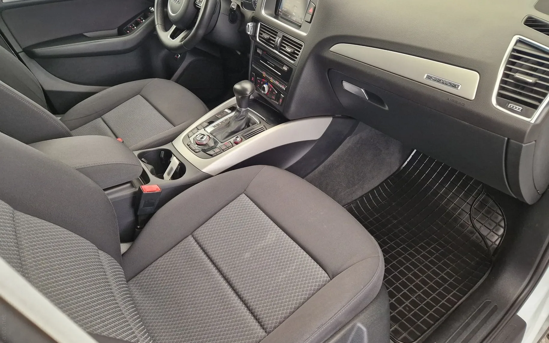 Notranja slika - Audi Q5 - 2.0TDI-QUATTRO-2XLED-2XPDC-NAVI-NA OBROKE TUJCI - 7