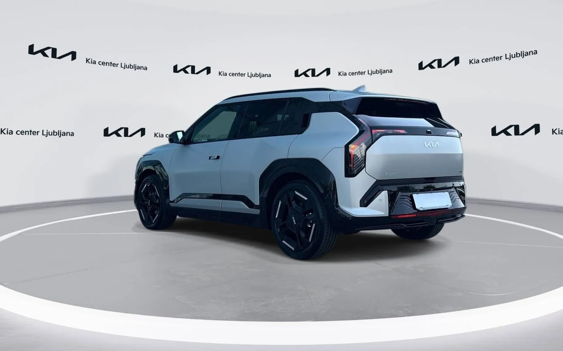 Notranja slika - KIA EV3 - GT-Line 81.4 kWh baterija. doseg do 605km... - 7
