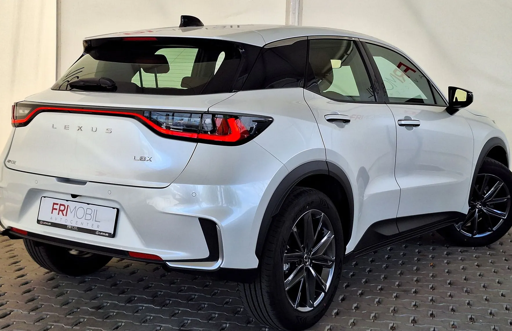 Zunanja slika - Lexus LBX - AWD 1.5 HEV Elegant Tech Aut•MEMORY•ACC•GRET.VOLAN - 3
